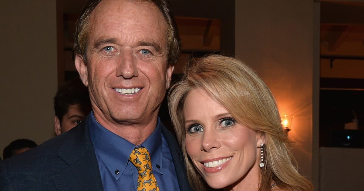 Fact Check: Are rfk jr and cheryl hines still together?
