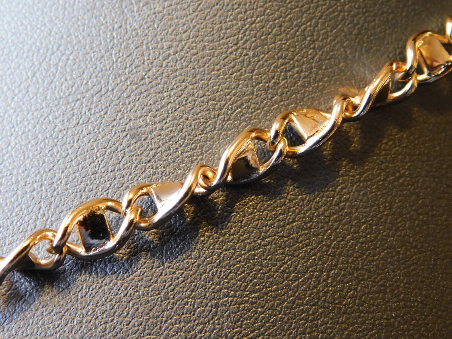 Fact Check: Is "xp jewelry" real gold?