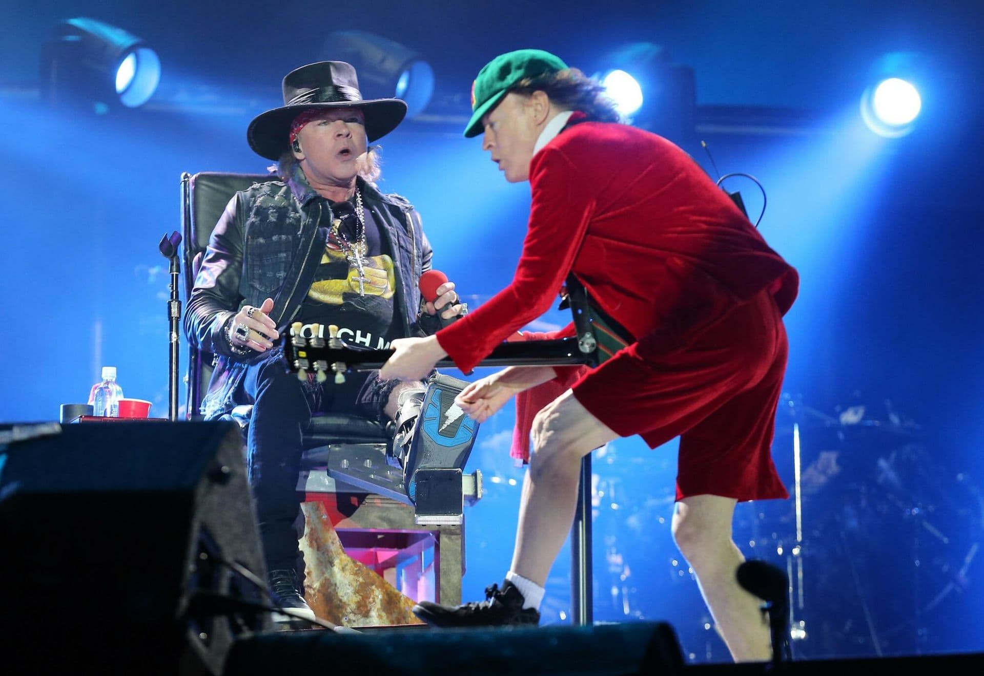 Fact Check: Is Axl Rose with AC/DC?