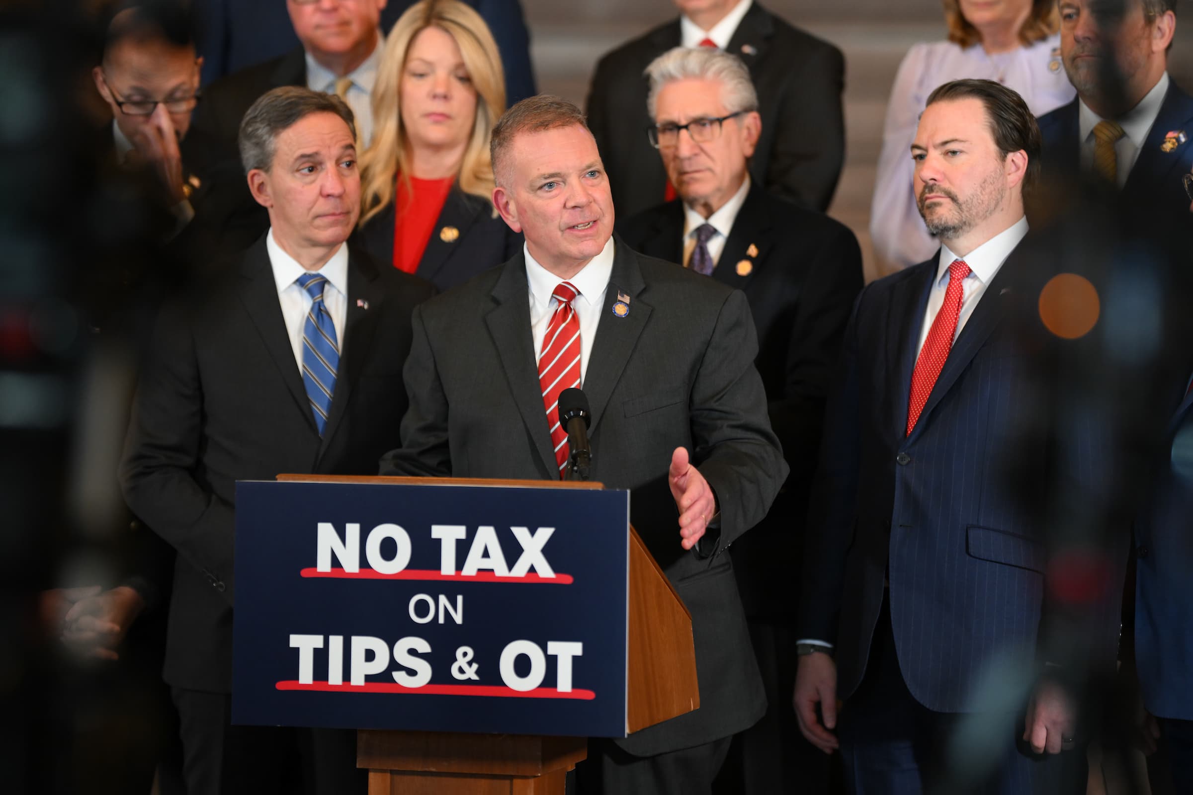 Fact Check: is the picture of republicans voting on no tax on tips no tax overtime and no tax on social security...