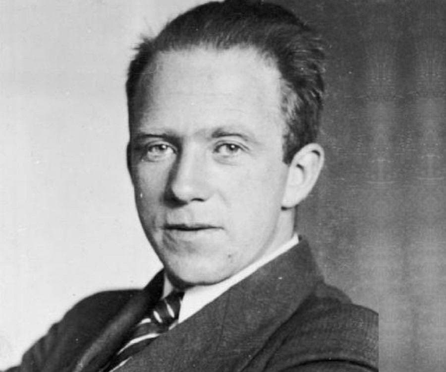 Fact Check: Werner Heisenberg was Jewish by birth or not