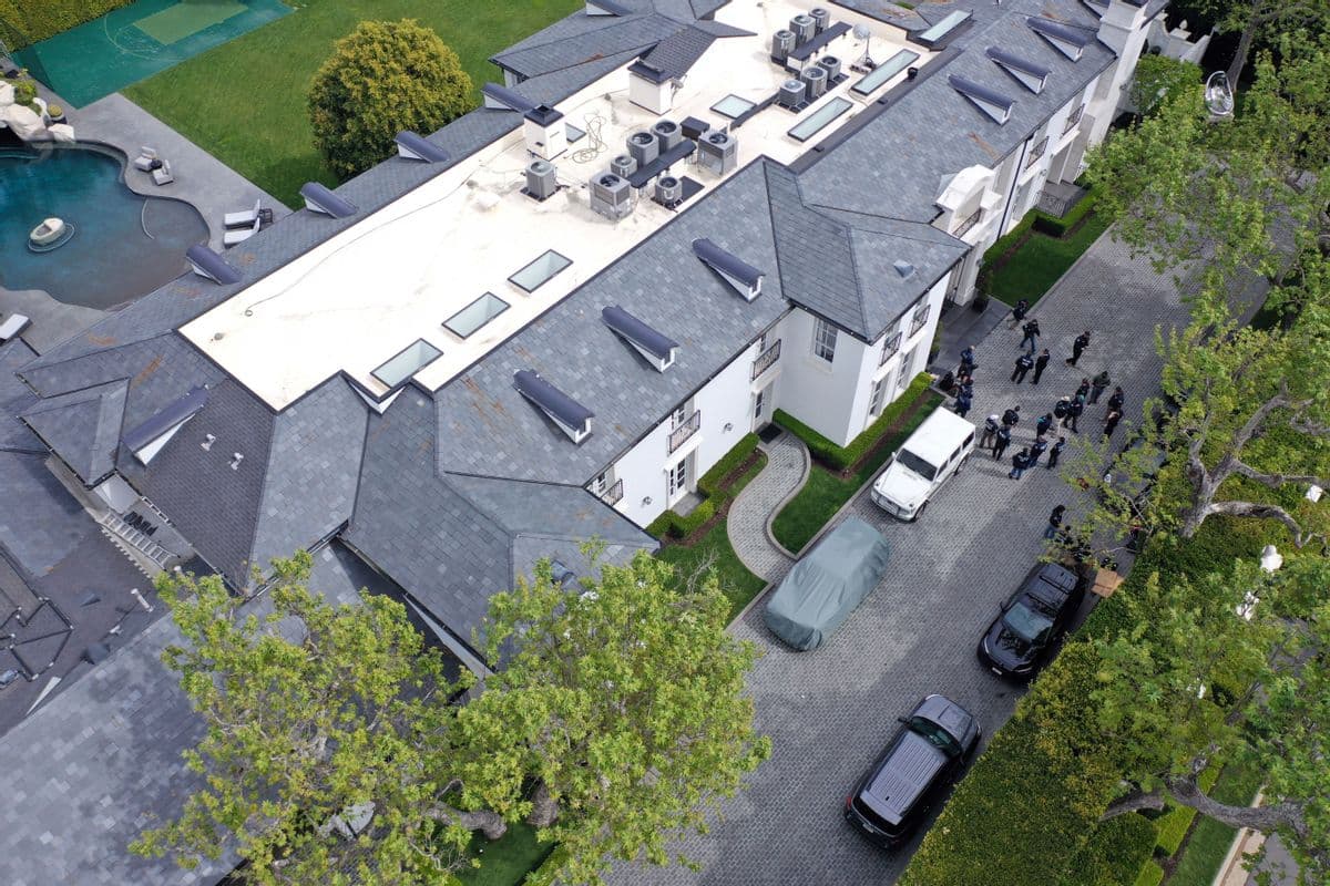 Fact Check: There are hidden tunnels for rich people in LA