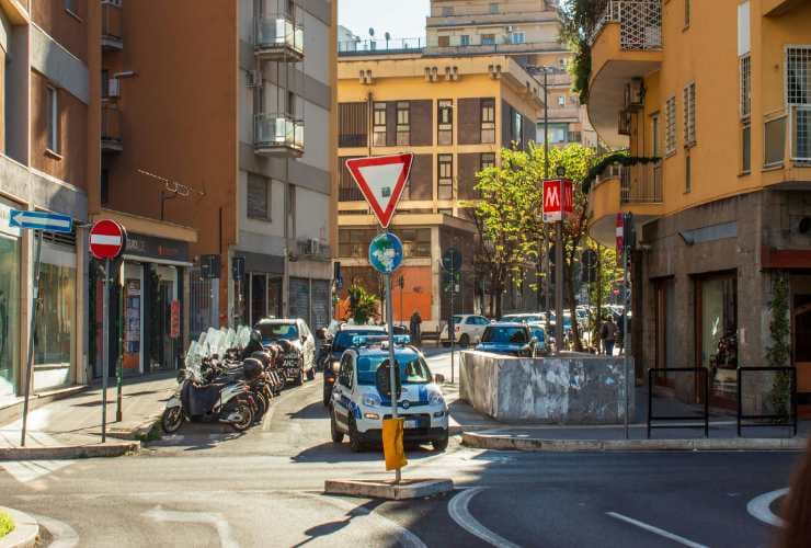 Fact Check: https://www.romait.it/scatta-il-blocco-a-roma-da-settembre-vietato-circolare-in-auto-dopo-le-2200-65...