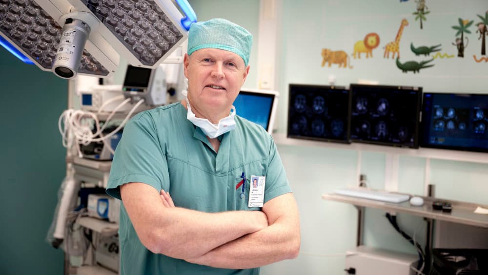 Fact Check: Per Kristian is a dentist.