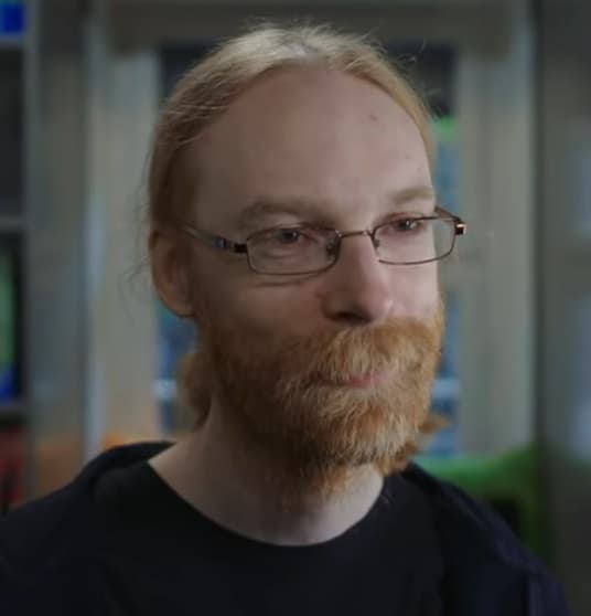 Fact Check: Jens Berguensten's hair is red