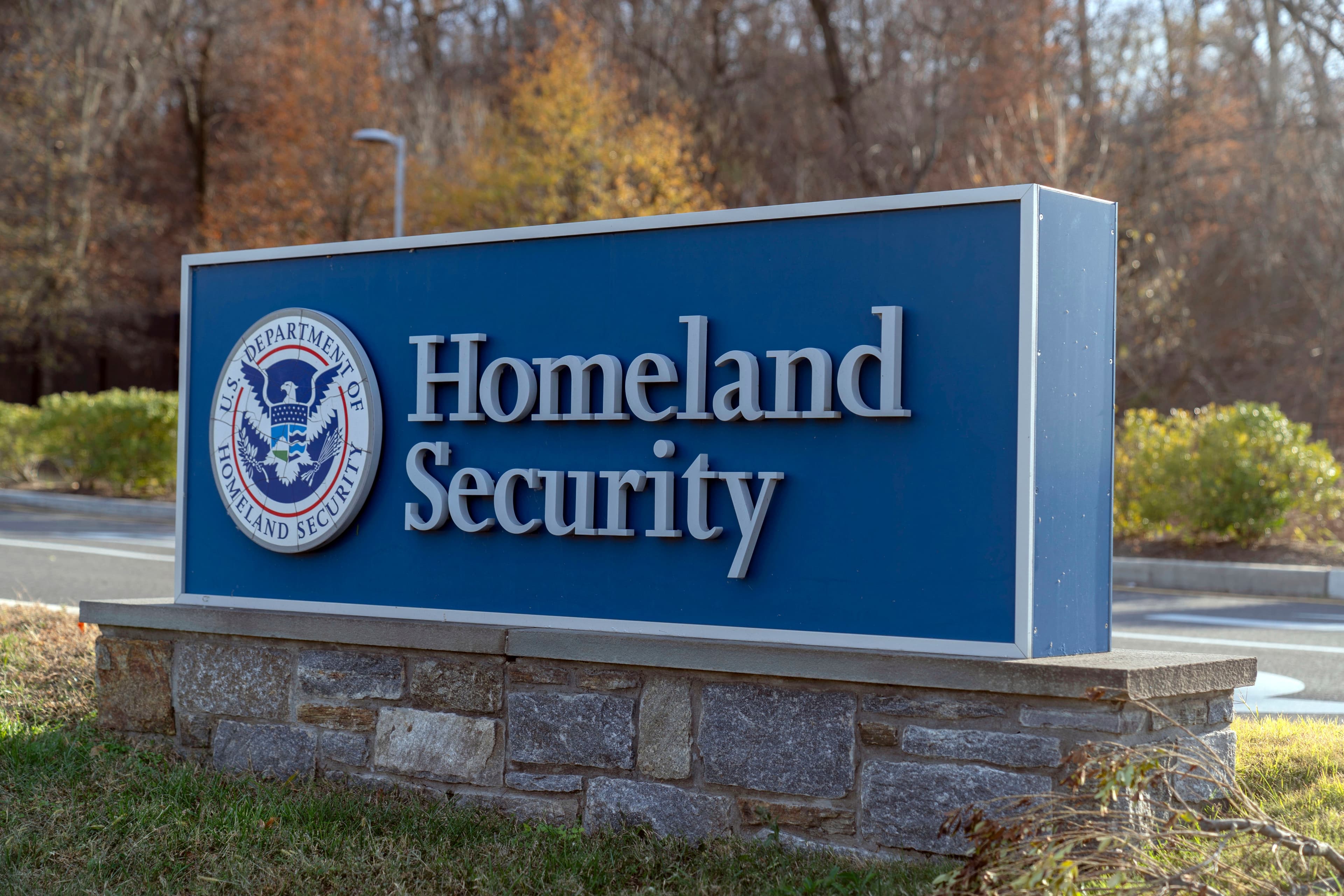 Fact Check: An agent from the US Department of Homeland Security testified the three appeared to be underage and were paid.