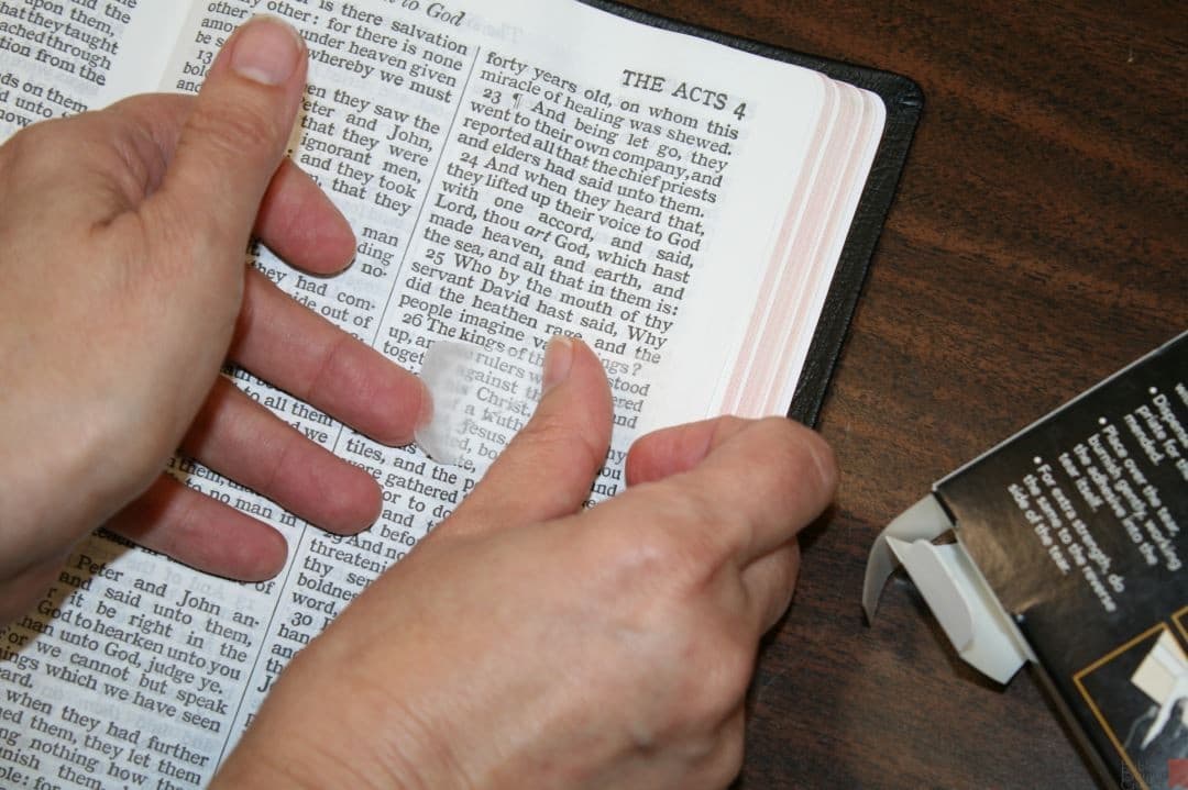 Fact Check: Is there ripped out pages in the Bible about women?