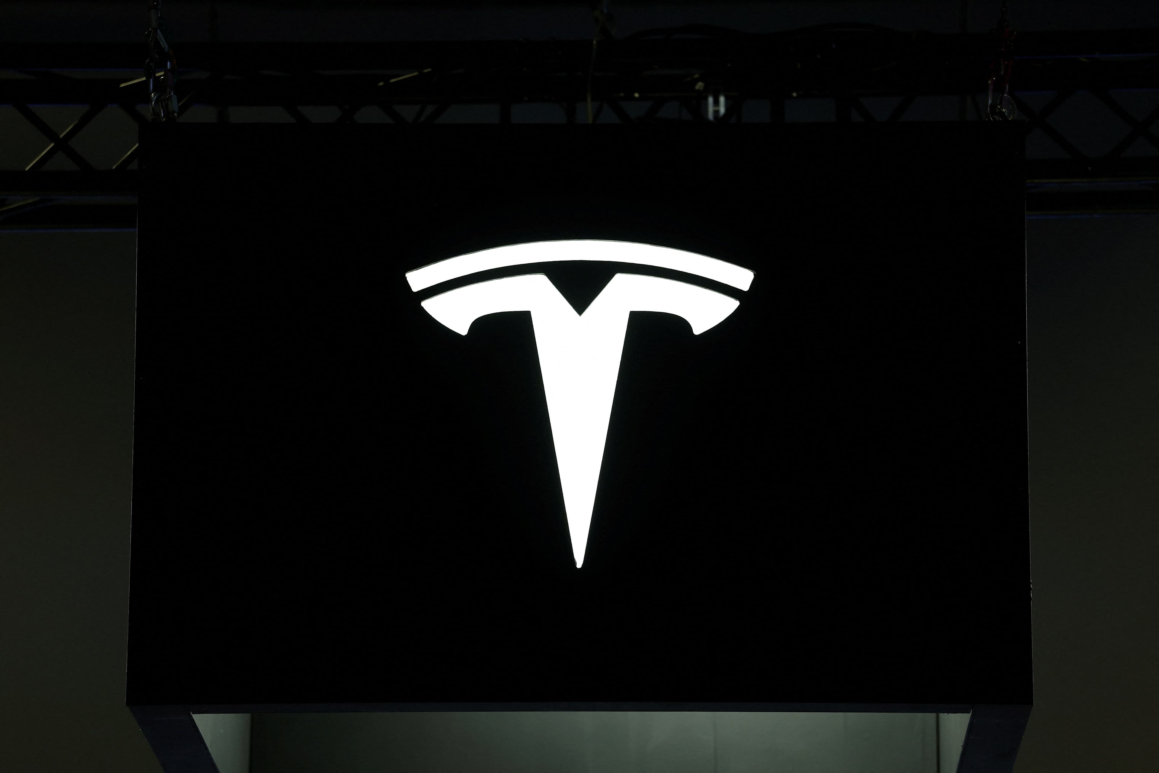 Fact Check: AP7 has sold its entire stake in Tesla.