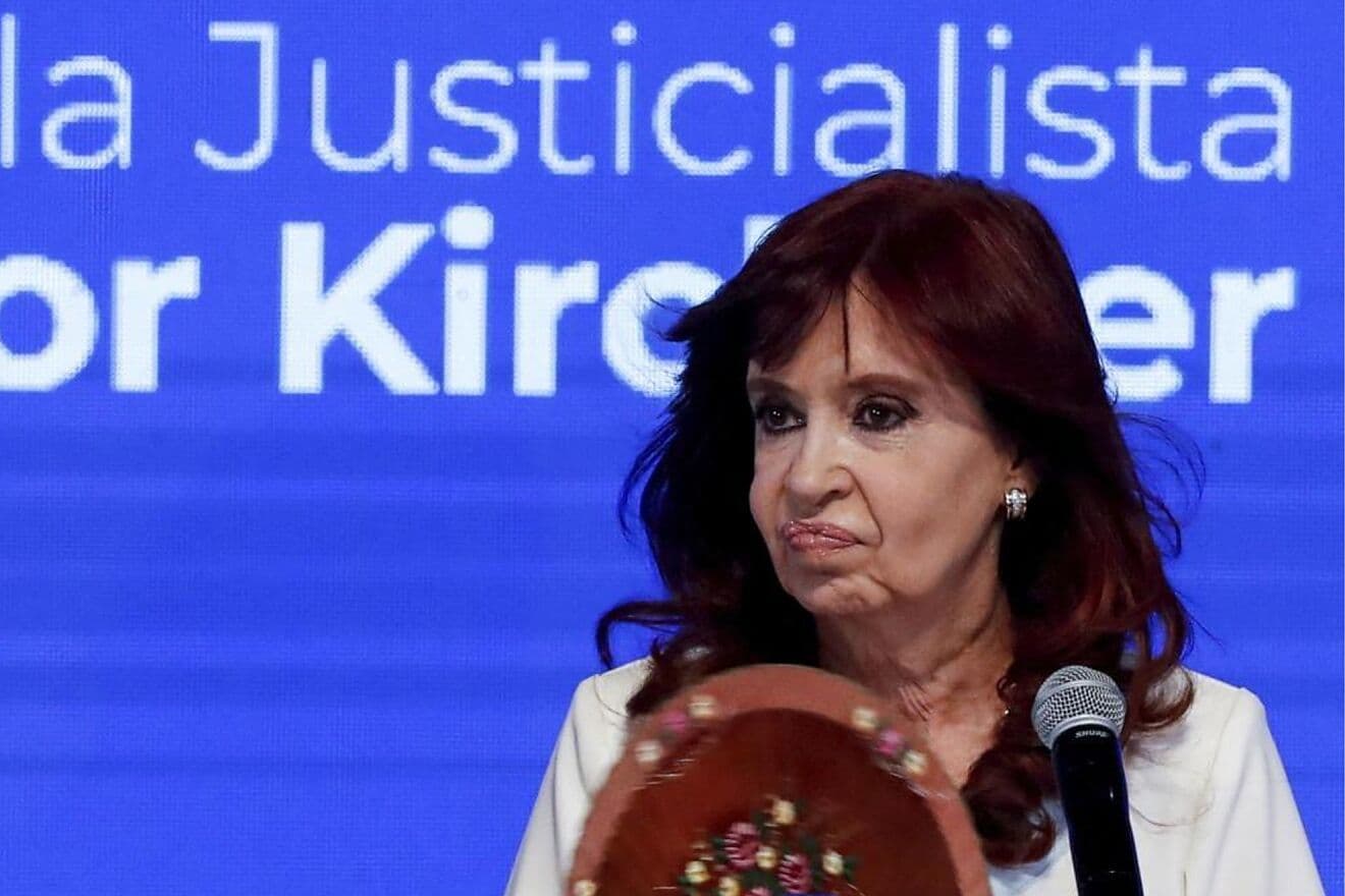 Fact Check: Cristina Fernández de Kirchner announced she will present herself at the Comodoro Py federal courthouse on June 18, 2023, to begin serving her six-year prison sentence.