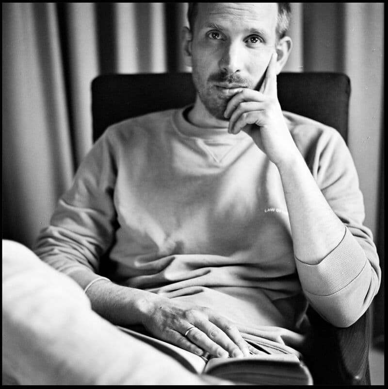 Fact Check: Rutger Bregman's mother, a climate activist, was arrested for protesting at the age of 68.