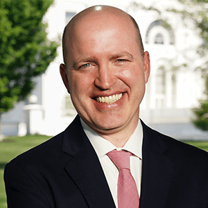 Fact Check: Jeff Mason is a winner of the WHCA's 'Excellence in Presidential News Coverage Under Deadline Pressure' award.