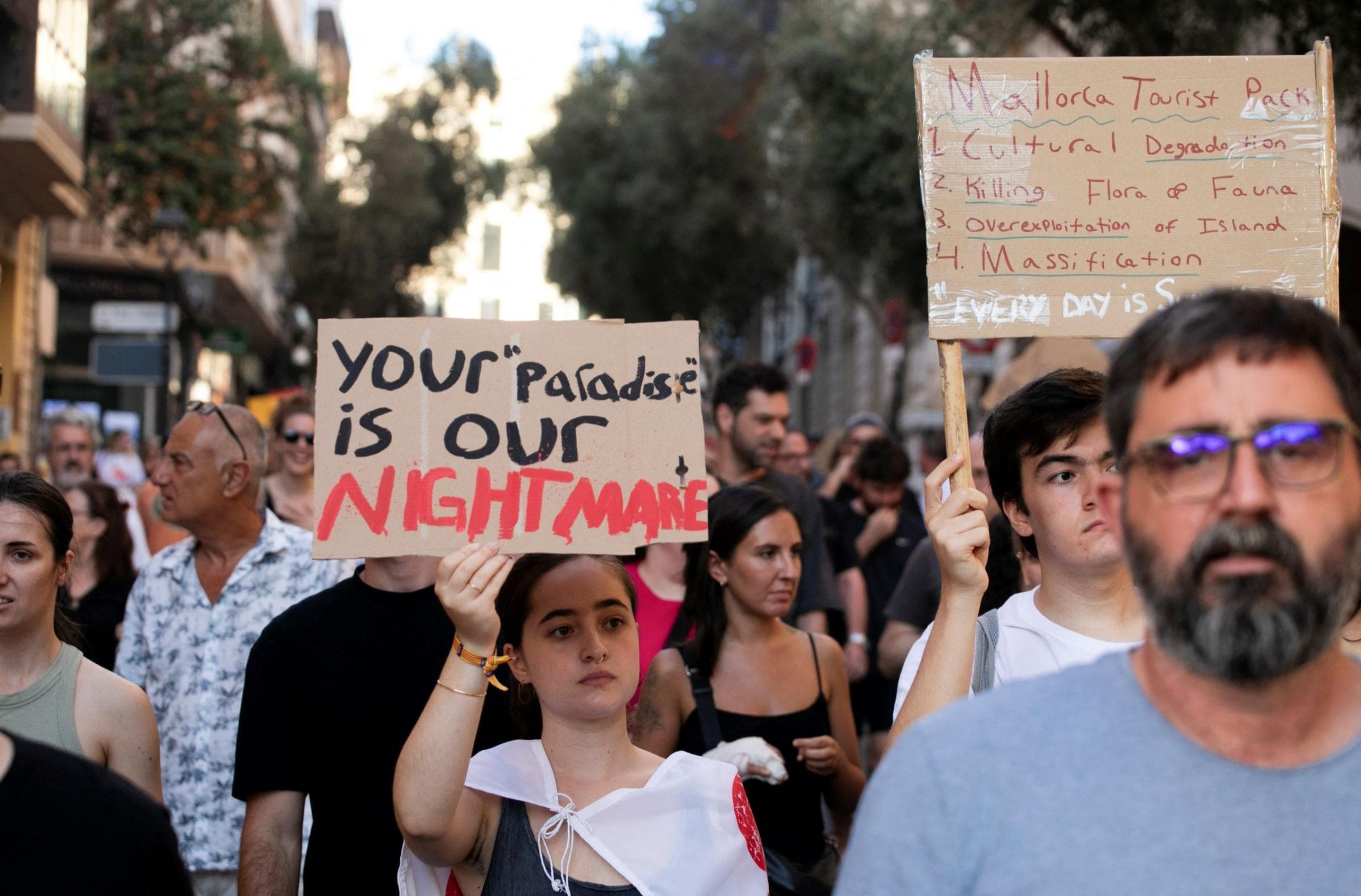 Fact Check: Approximately 5,000 people participated in a protest against mass tourism in Palma, Mallorca, on June 15, 2025.