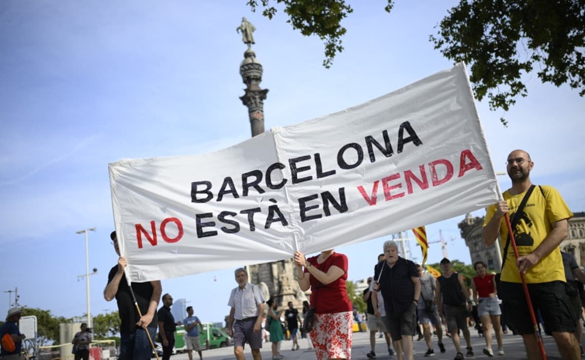 Fact Check: The Southern Europe Network Against Touristification held workshops in Barcelona in April 2023, which led to protests against mass tourism in October 2023.