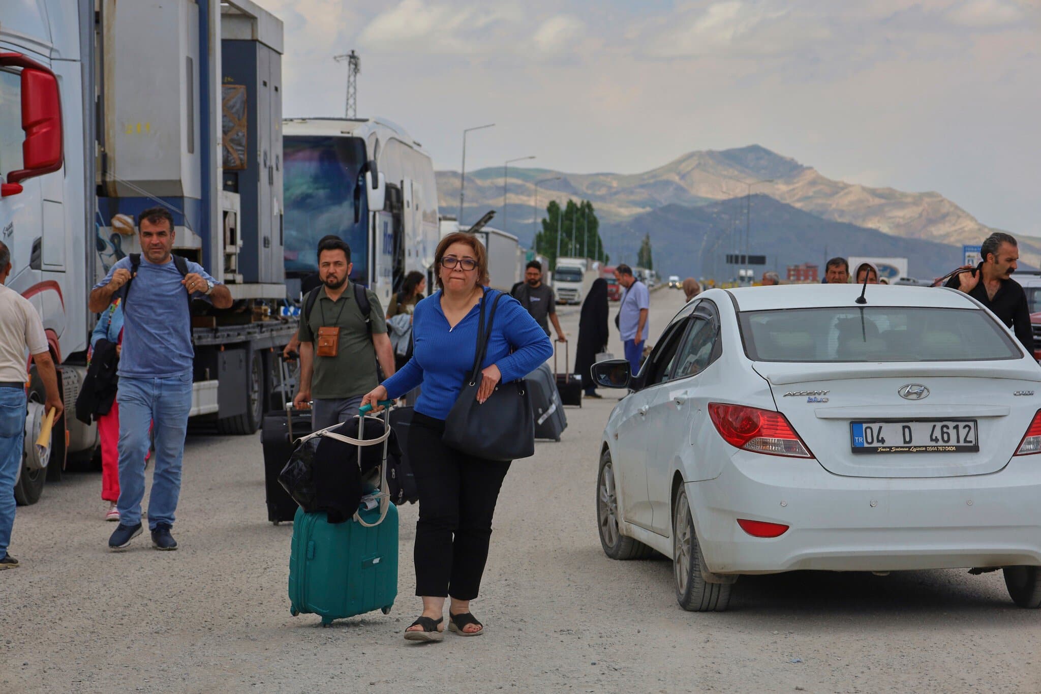 Fact Check: Bus driver Ferit Aktas reported that the number of Iranians arriving at the Gurbulak border crossing increased from three to five per day to at least 30 per day.