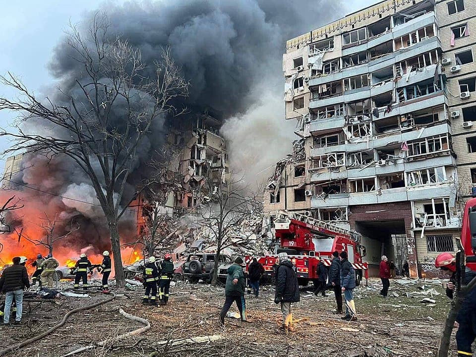 Fact Check: On June 16, 2023, the Russian army conducted an airstrike on a residential area in Kupiansk, Kharkiv Oblast, resulting in the deaths of at least three civilians and injuries to two others.