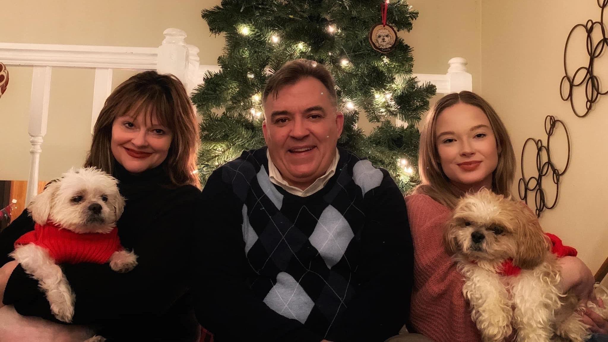 Fact Check: Hope Hoffman called local authorities after the shooting, which helped save her parents' lives.