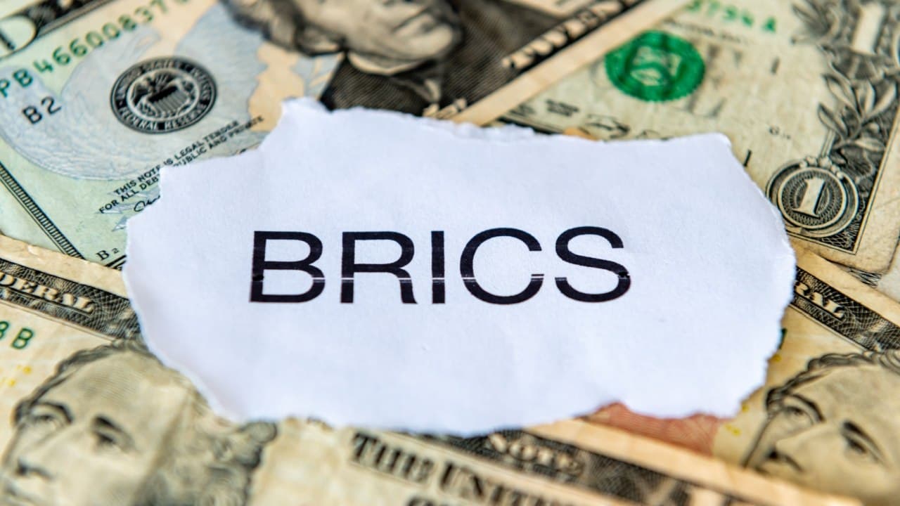 Fact Check: Foreign exporters are seeking to limit their exposure to fluctuations in the US dollar by requesting payment in alternative currencies.