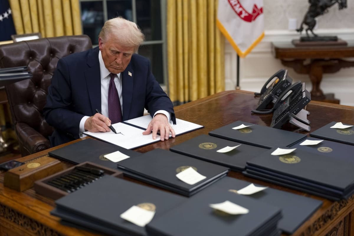 Fact Check: During the G7 summit on May 27, 2023, Trump signed a trade pact with the United Kingdom and agreed to attempt to reach a trade agreement with Canada within 30 days.