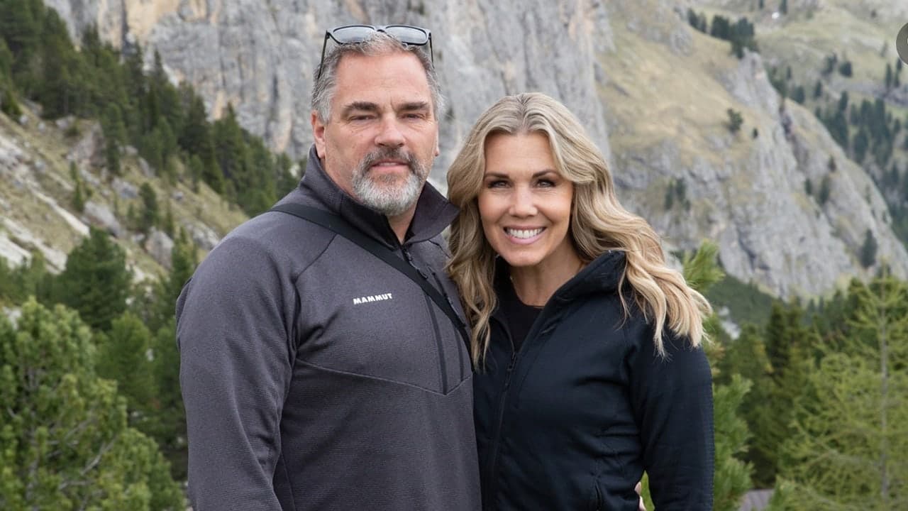 Fact Check: Utah Republican State Senator Mike Lee fled from media questions regarding his posts about the murder of Minnesota Representative Melissa Hortman.