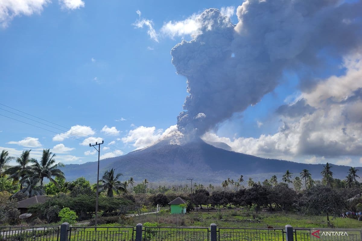 Fact Check: Authorities raised the alert level of Mount Lewotobi Laki-Laki to the most dangerous following the eruption on June 17, 2025.