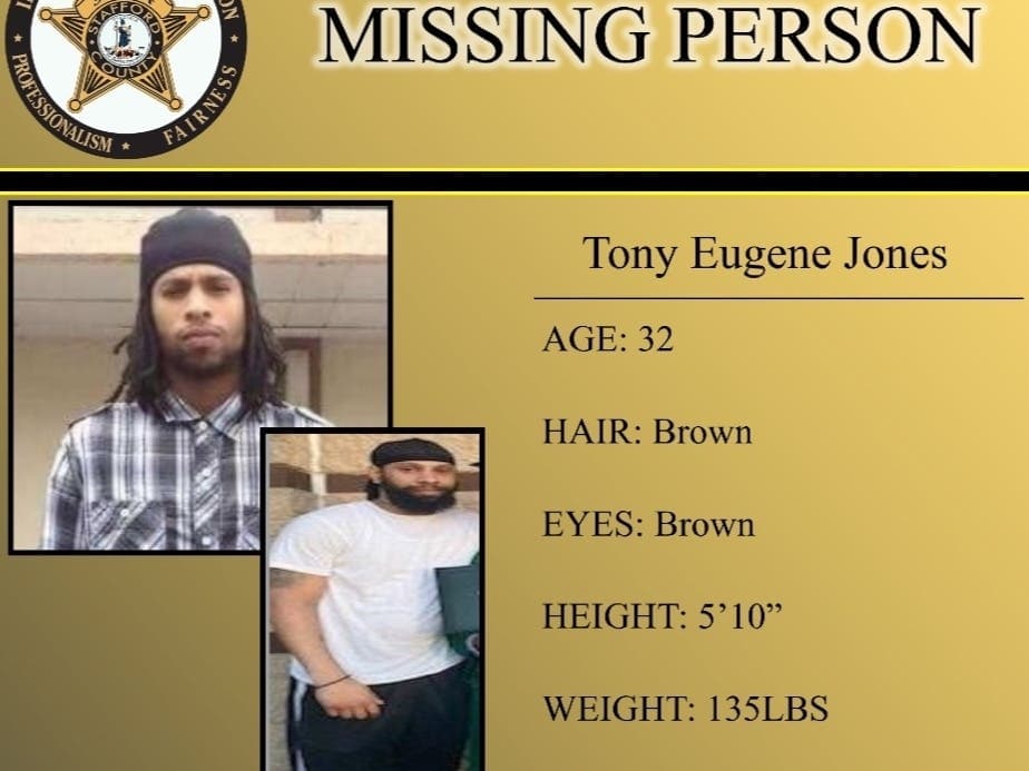 Fact Check: The Pierce County Sheriff's Office reported that the 32-year-old man threatened both of his parents during the incident.
