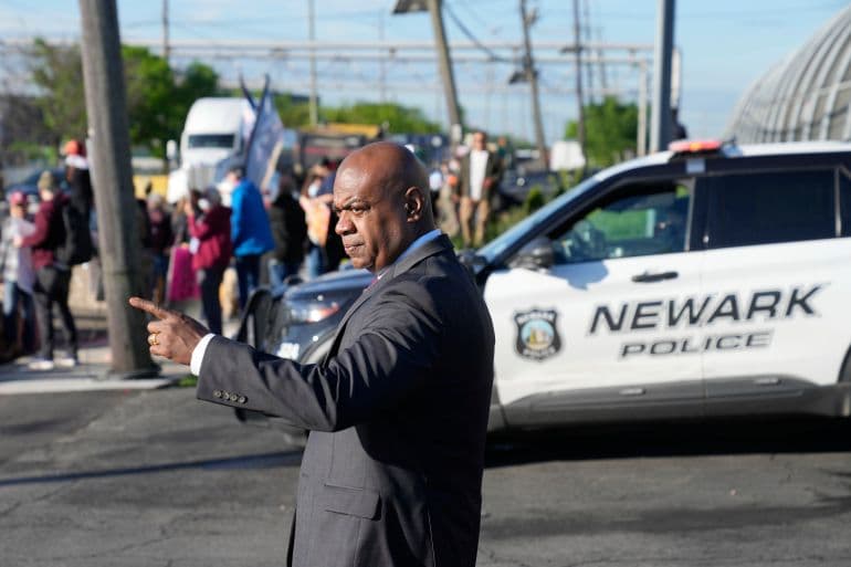 Fact Check: Newark Mayor Ras Baraka was arrested during a protest against immigration detention.