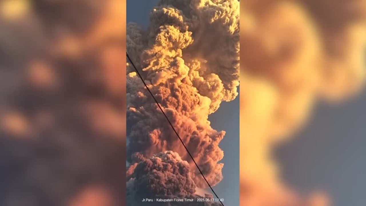 Fact Check: Mount Lewotobi Laki-Laki erupts, spewing 6.8-mile-high ash cloud!