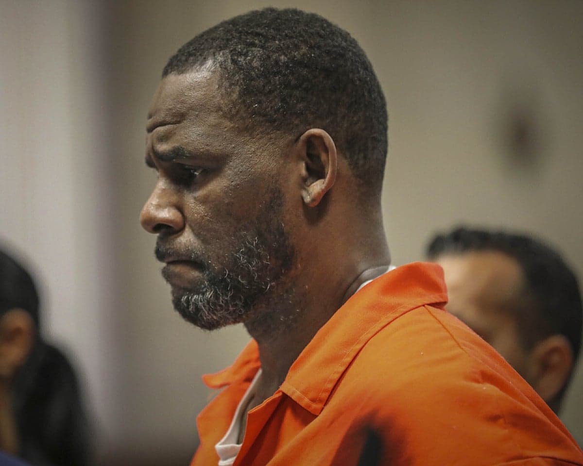 Fact Check: R. Kelly allegedly suffered a life-threatening overdose from prison staff medications.