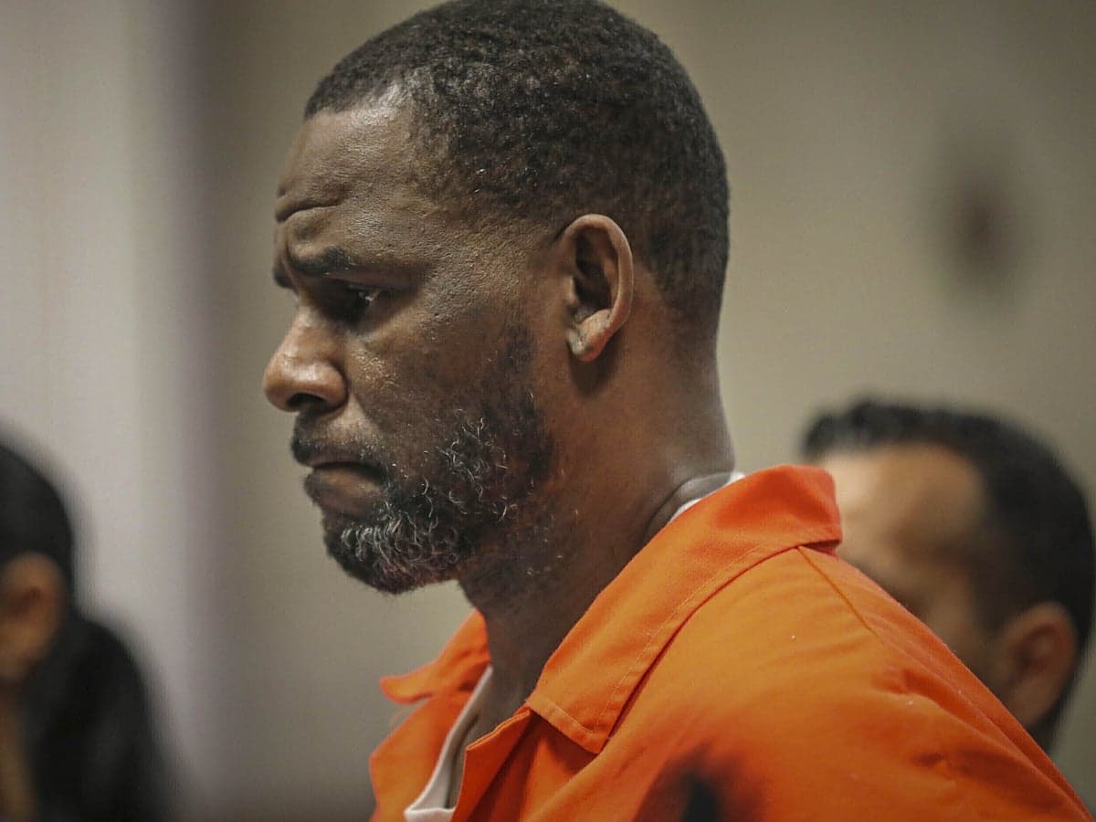 Fact Check: Prison staff allegedly told R. Kelly, 'This is going to open a new can of worms.'