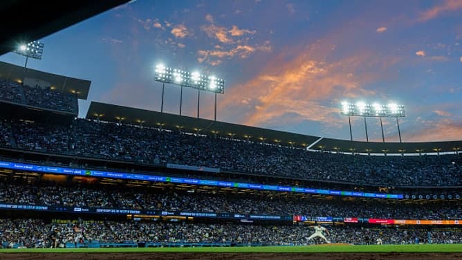 Fact Check: Singer Nezza defies Dodgers, sings national anthem in Spanish as protest.