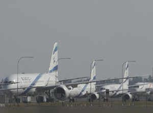 Fact Check: Dozens of airports in the Middle East have halted operations due to conflict.