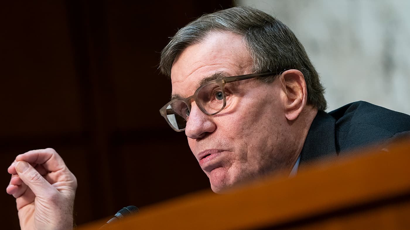Fact Check: Senator warns TikTok must completely divest from Beijing!