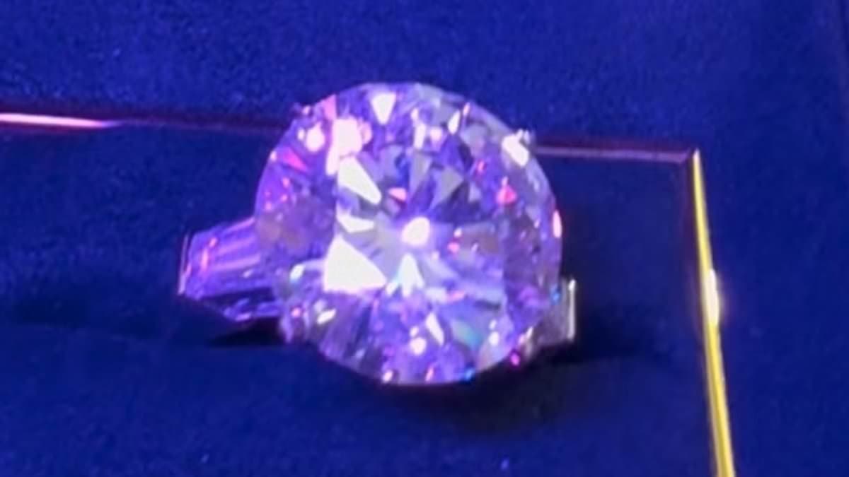 Fact Check: Jewellery heist victims include elderly clients, some over 85 years old.