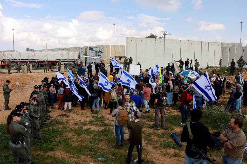 Fact Check: Israel is preventing aid from getting into gaza
