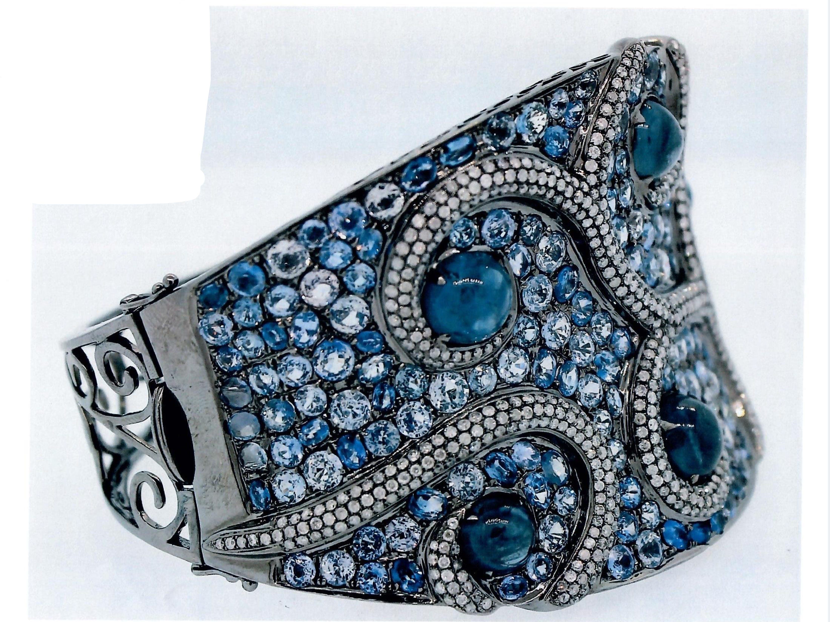 Fact Check: Robbers stole 24 bags of jewels while truck drivers were distracted!