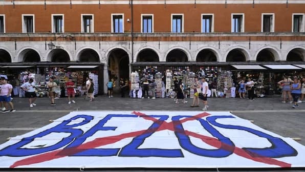 Fact Check: Venice Mayor Brugnaro claims hosting Bezos is an honor for the city.