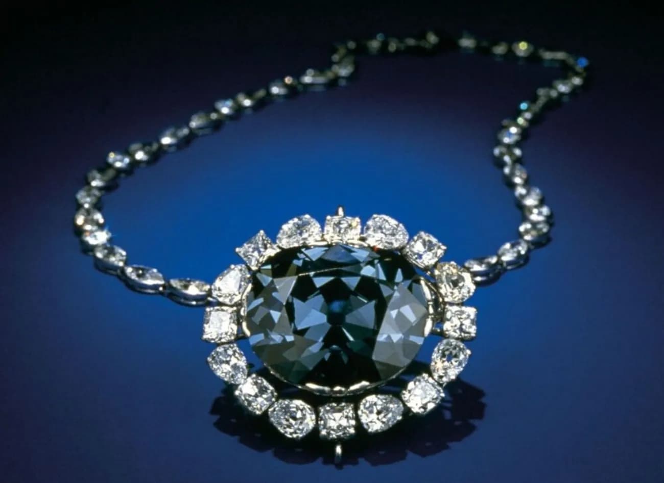 Fact Check: Seven men charged in largest jewellery heist in US history, stealing $100 million.