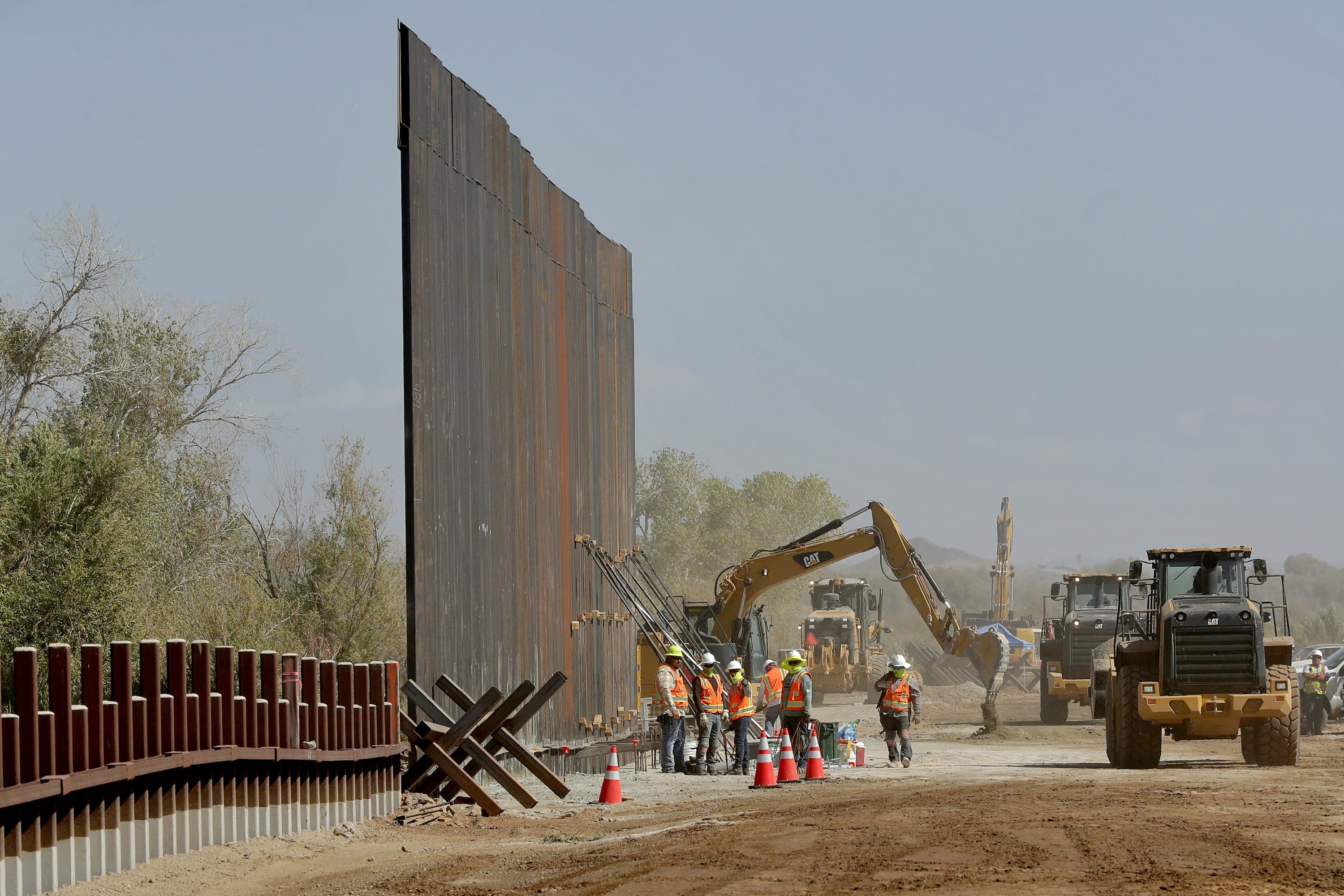 Fact Check: $309 million contract awarded for 27 miles of Arizona border wall.