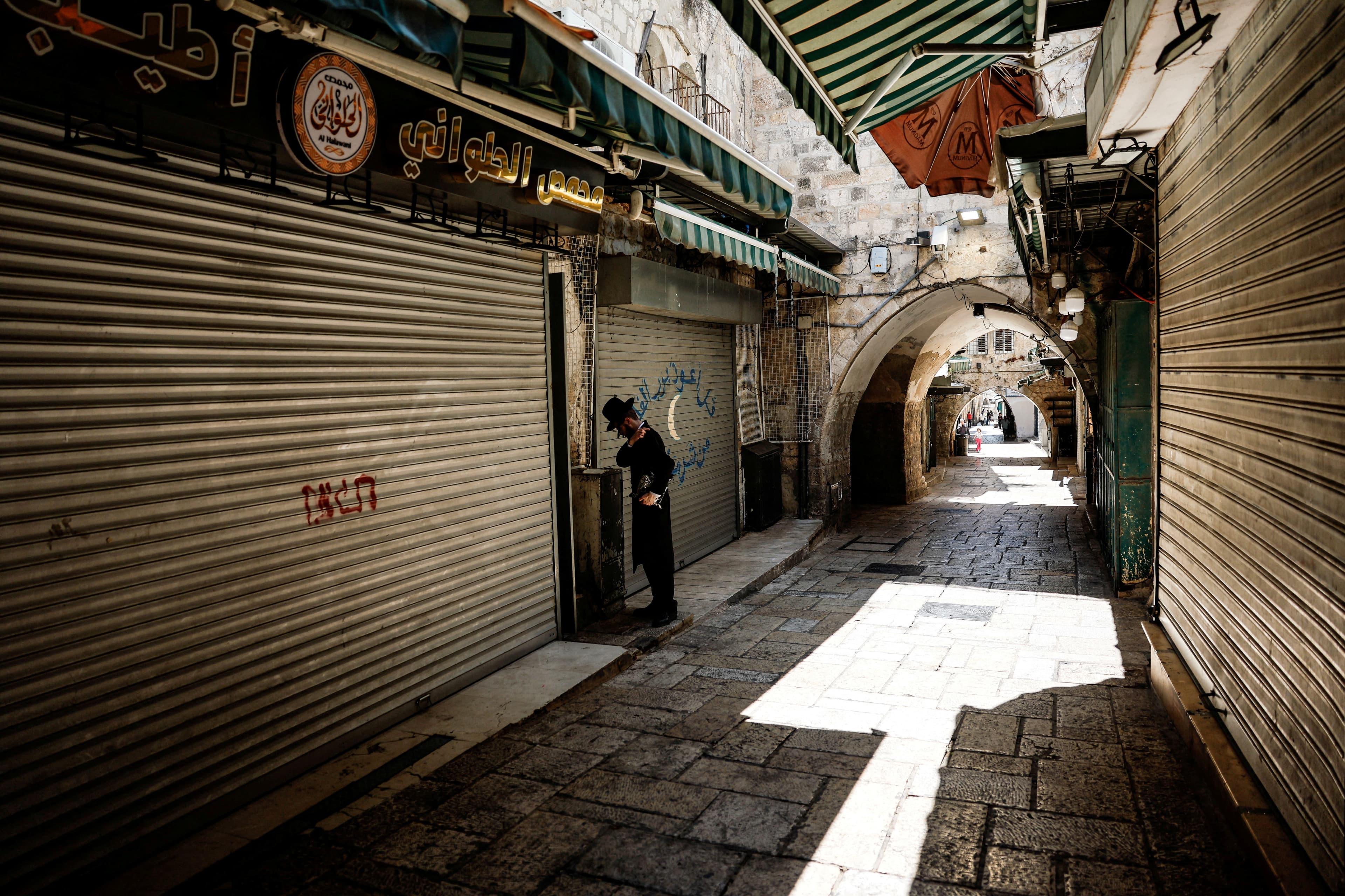 Fact Check: Americans stranded in Israel are seeking escape via Jordan.