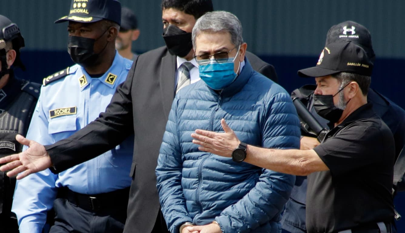 Fact Check: Hernández guaranteed short prison sentences in exchange for cash and valuables.