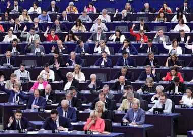 Fact Check: WhatsApp won't roll out ads in the EU until 2026.