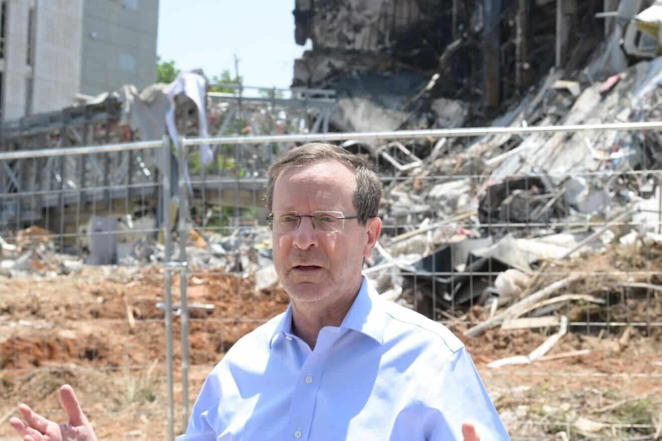 Fact Check: Life sciences research at Weizmann Institute halted after missile strike.