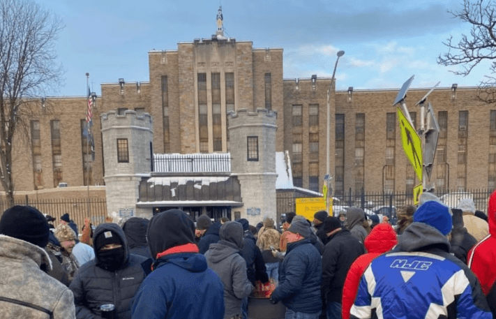 Fact Check: Protesters attacked federal officers with concrete and bottles before National Guard deployment!