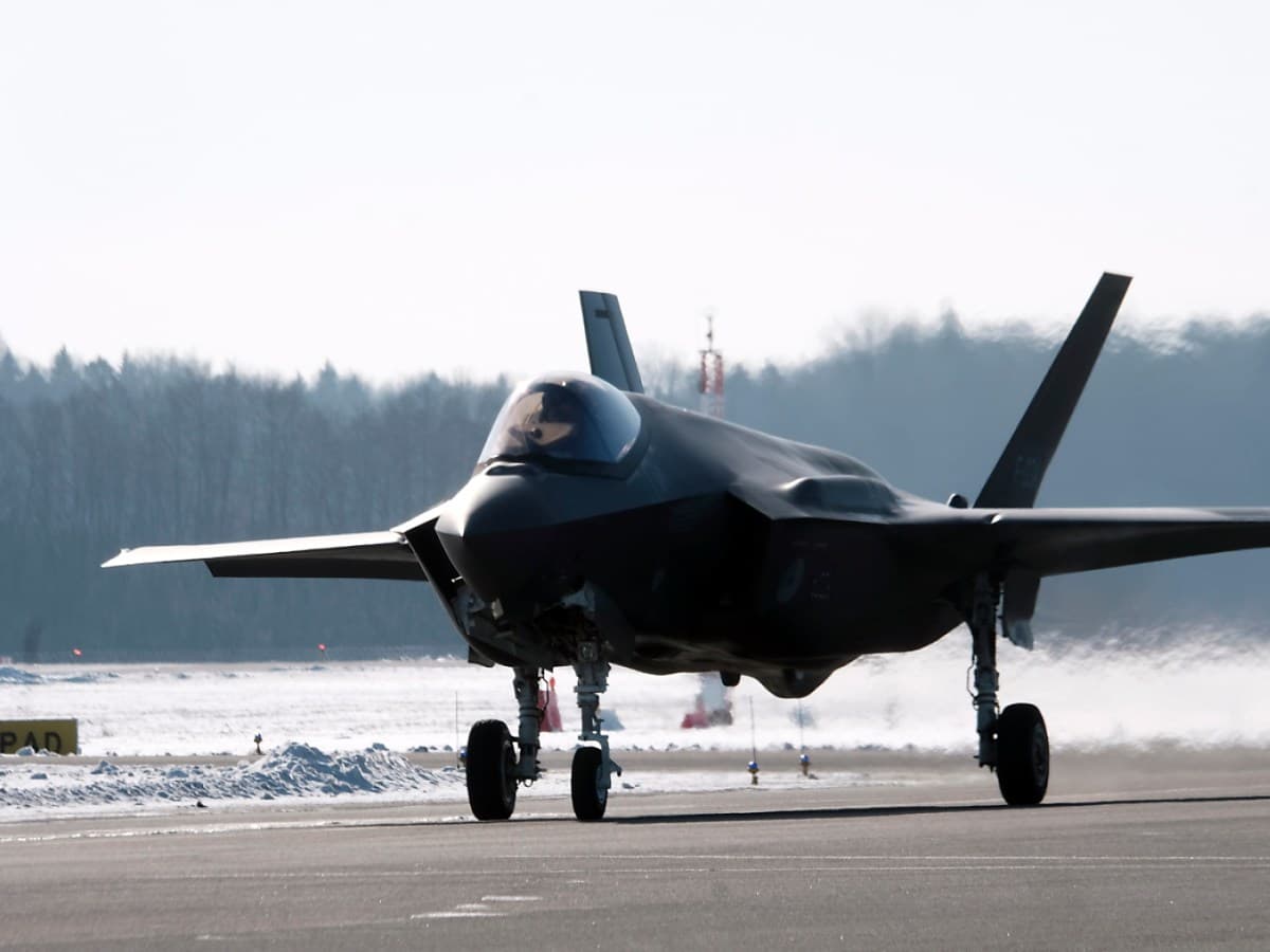Fact Check: Majority of Swiss oppose buying US F-35 fighter jets!