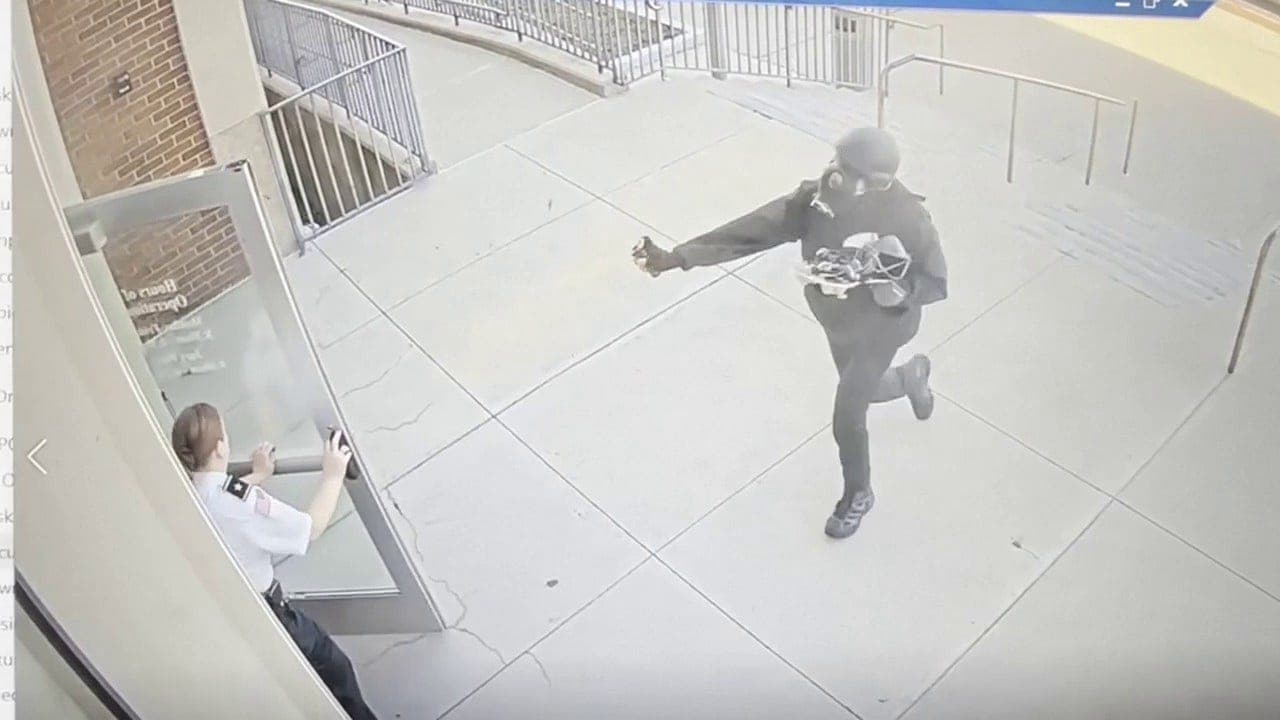 Fact Check: Suspect fled after pepper-spraying mother and child!
