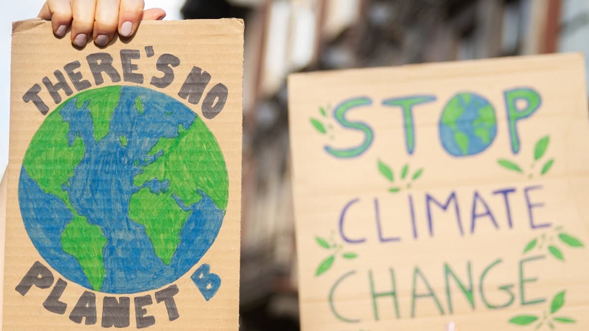 Fact Check: Fossil fuel companies are the main source of climate misinformation.