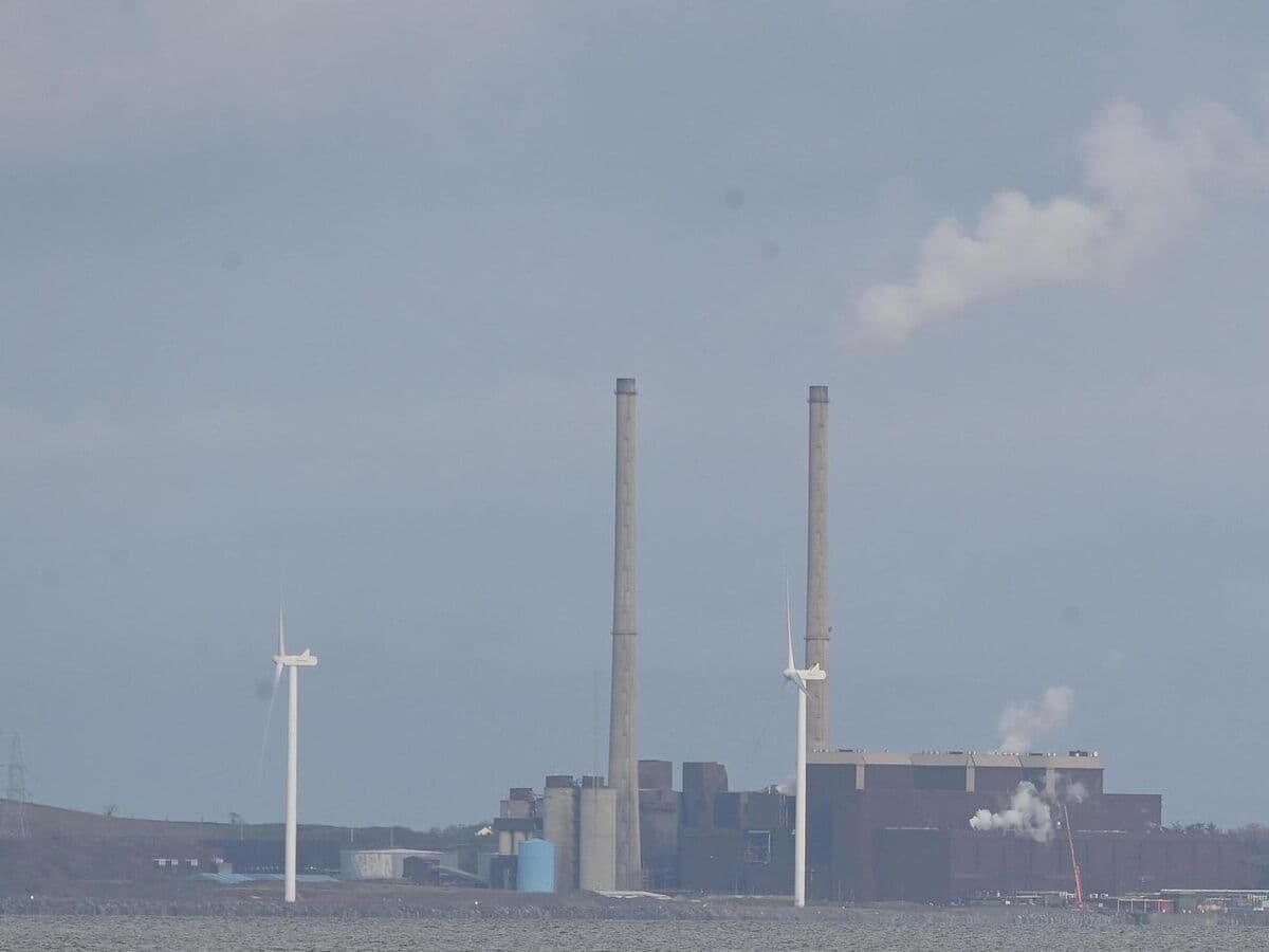 Fact Check: Moneypoint coal plant, operational since the 1980s, now only serves as an oil backup.