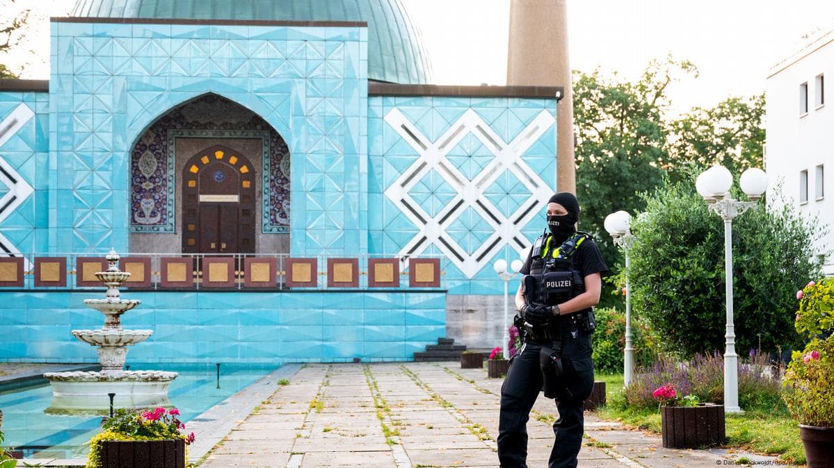 Fact Check: Foreign Minister calls Iranian attack on mosques a clear war crime.