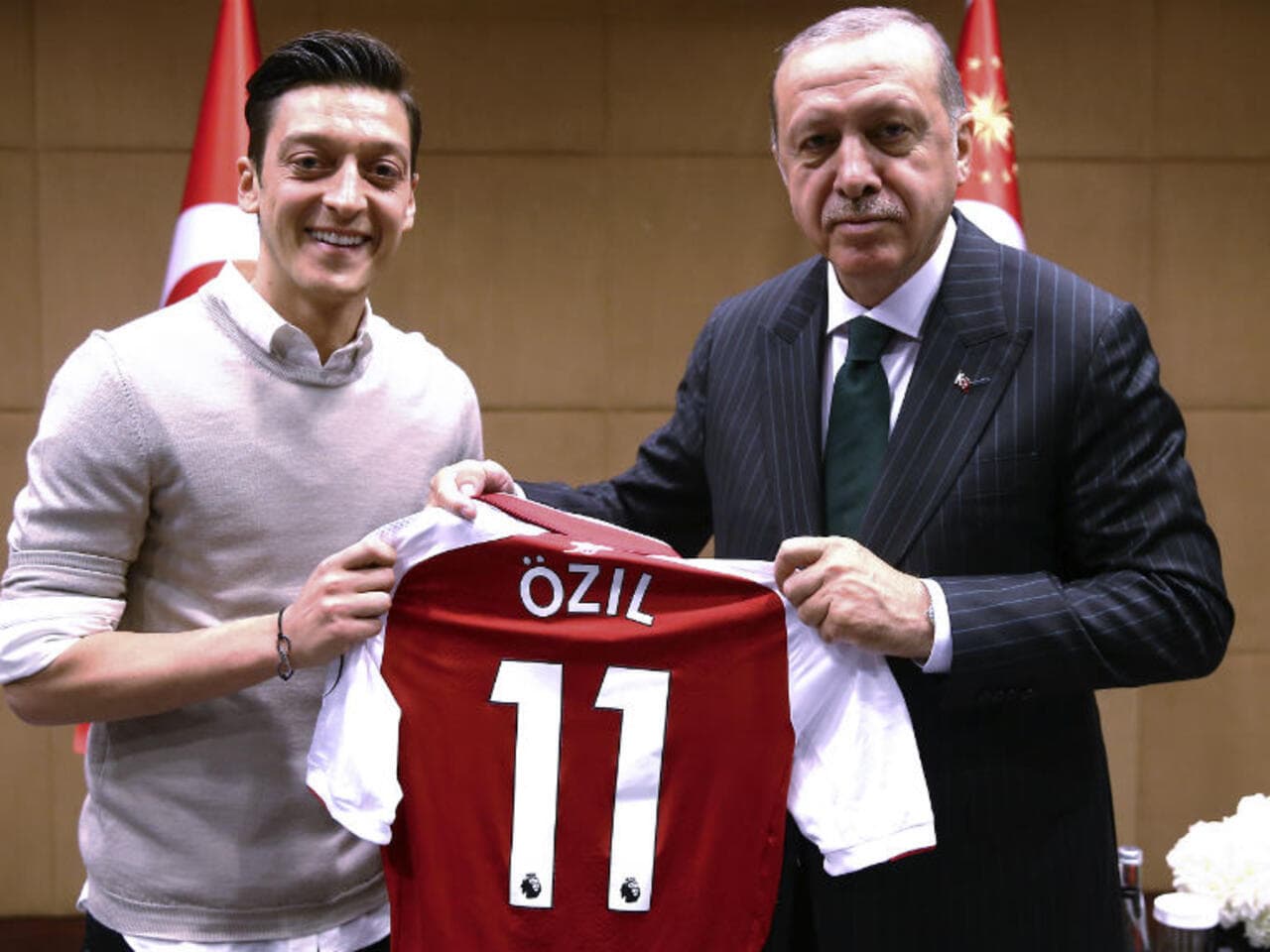 Fact Check: Mesut Özil meeting with Erdogan among with Ilkay Gündogan cause backlash in media and football/soccer communities.