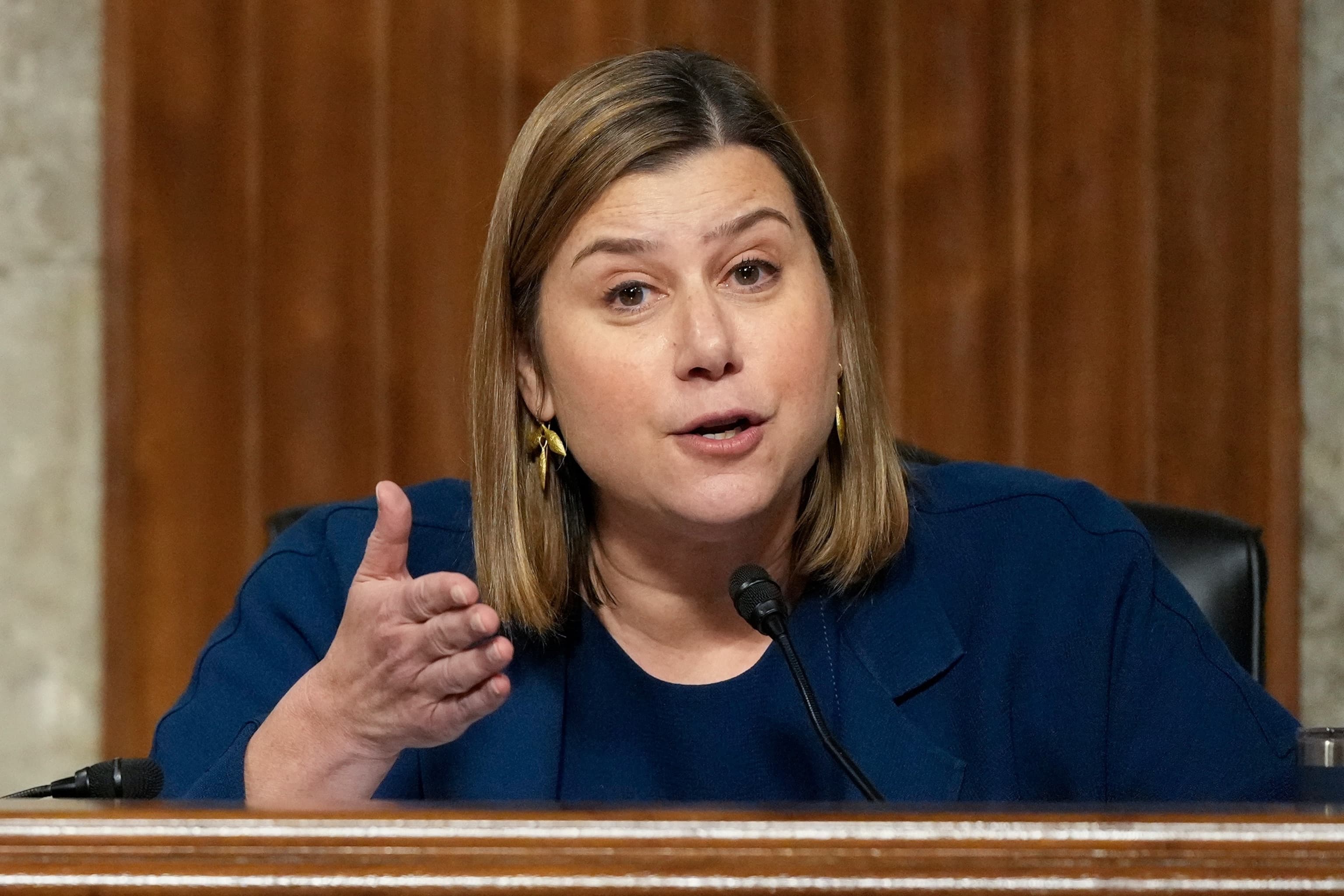 Fact Check: Senator Slotkin demands a 'military-style' plan against Trump!